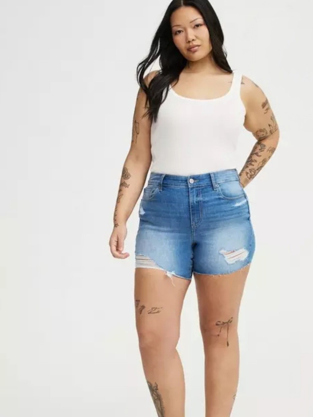 Torrid 5" Perfect High Waist Distressed Denim Shorts Med Wash Size 20 NWT